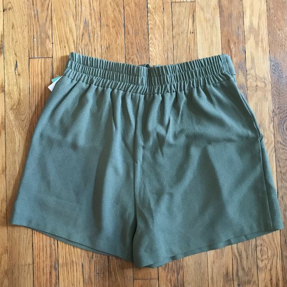 olive/army green belted dressy shorts (size large) - Picture 3 of 4